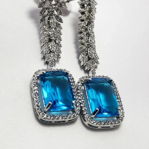 trending Y necklace