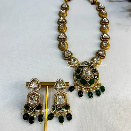 Long Kundan Necklace with Round Pendant, Green