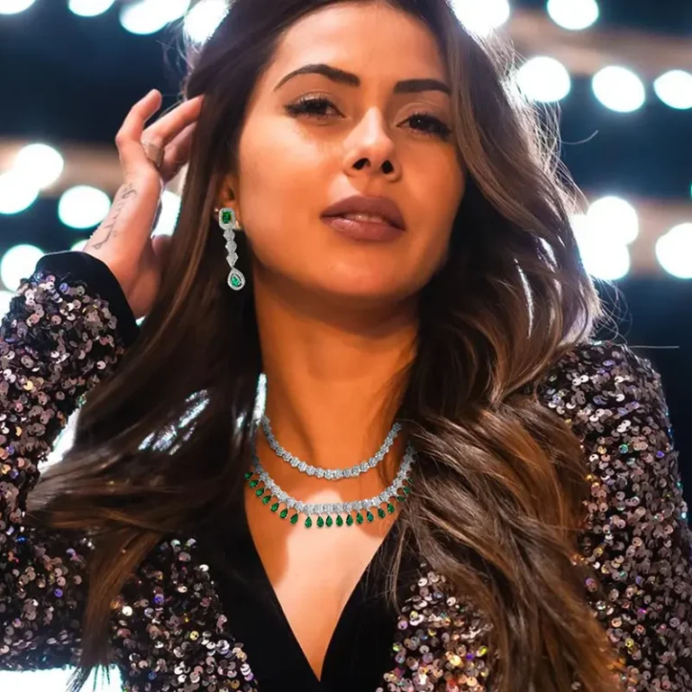 Stylish necklace set