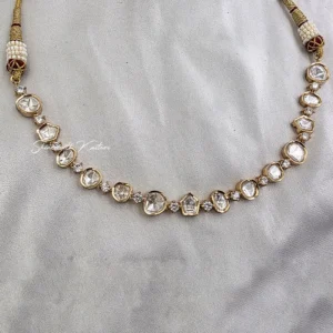 Alternative view of Minimal Kundan Solitaire Necklace Set