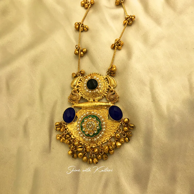 Royal Antique Gold Pendant Necklace