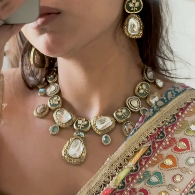 Sabyasachi Inspired Kundan Choker Necklace - Image 4