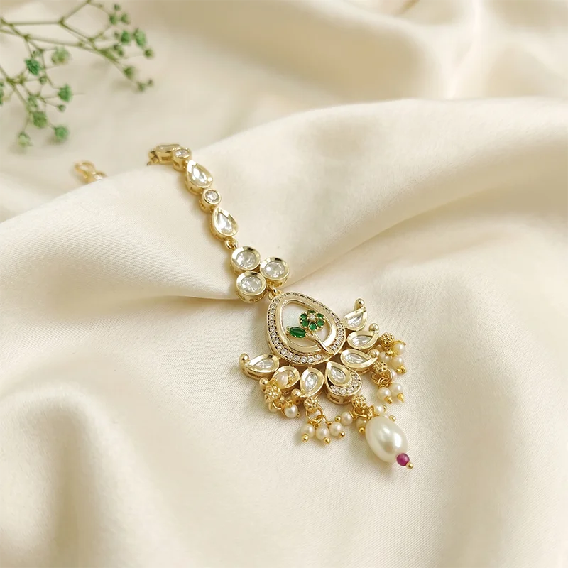 Pearl Bloom Kundan Maang Tikka