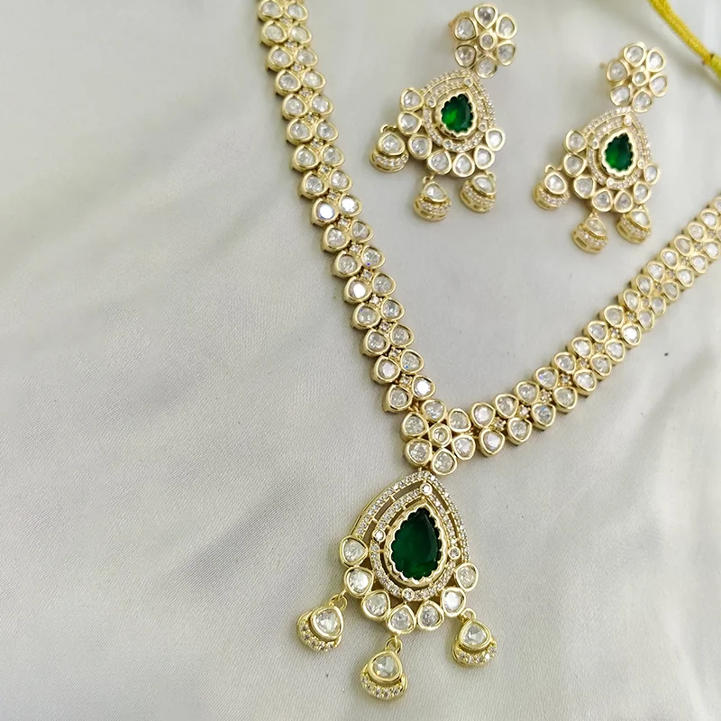 Emerald Radiance Statement Kundan Necklace Set - Image 2