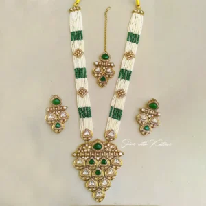 Alternative view of Green Long Necklace in Kundan & Pearls with Maang Tikka