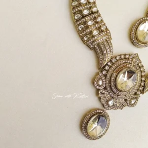 Kundan Hasli Choker Style Necklace Set - Image 4