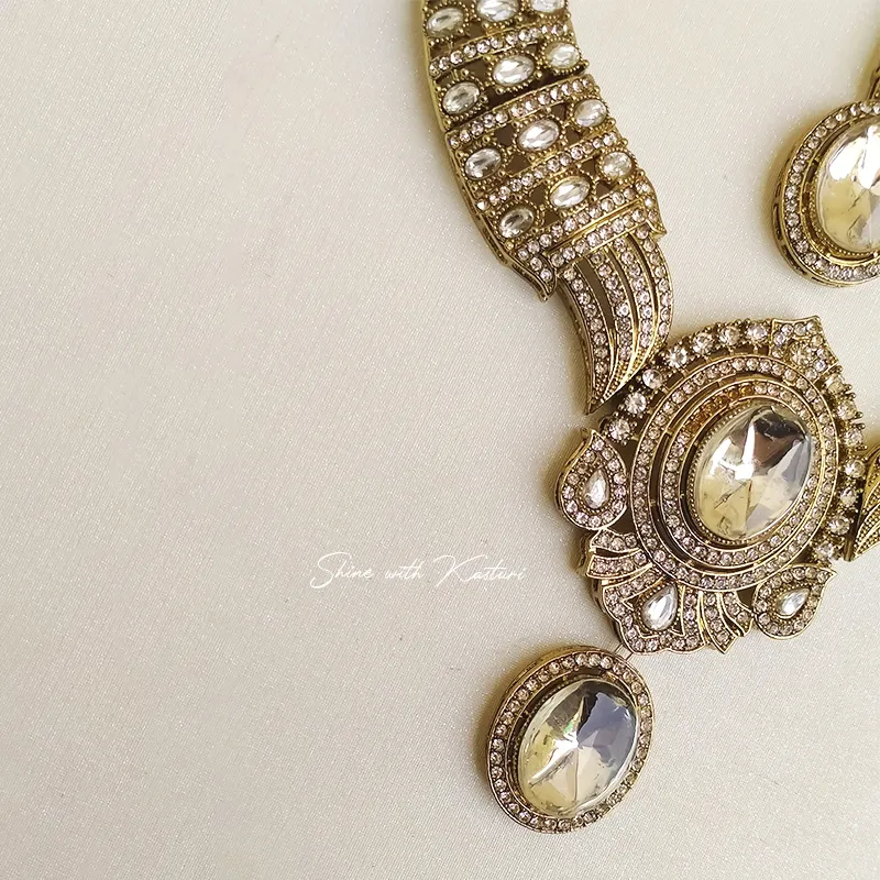 Kundan Hasli Choker Style Necklace Set - Image 4