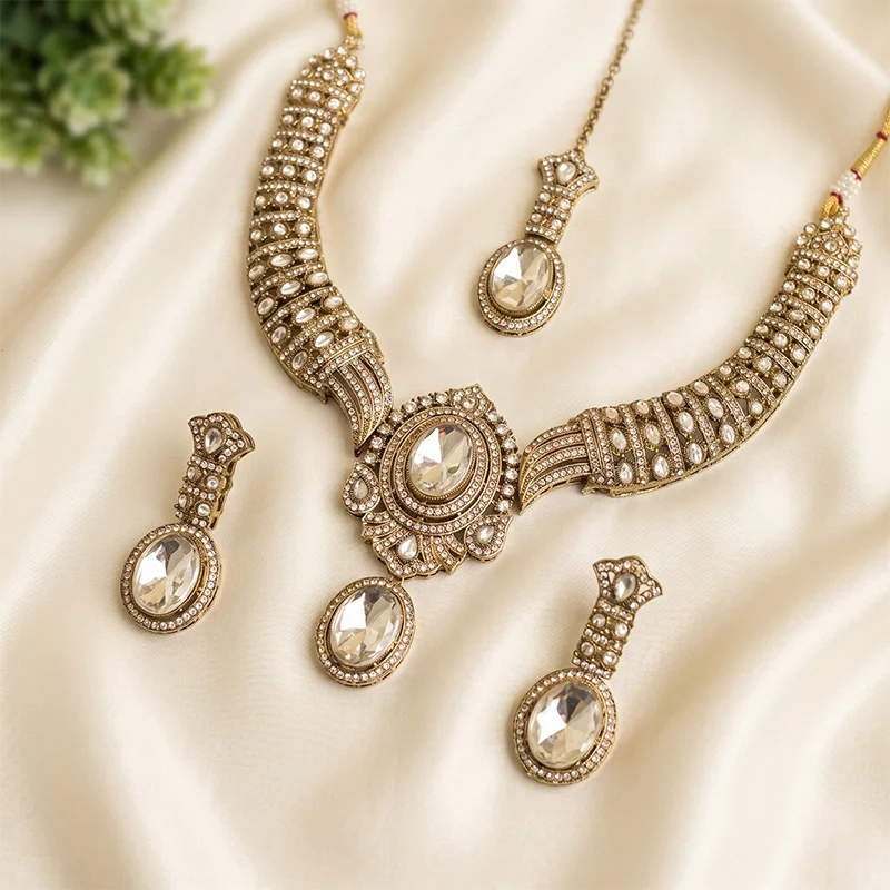 Kundan Hasli Choker Style Necklace Set