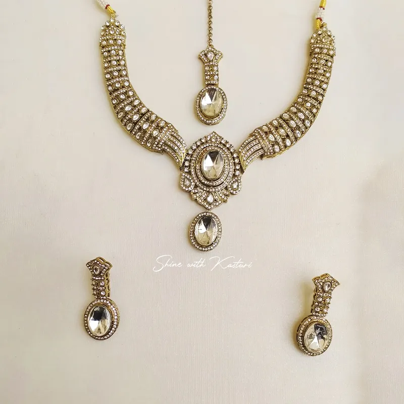 Kundan Hasli Choker Style Necklace Set - Image 3