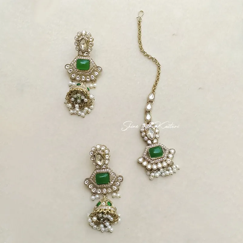 Layered Kundan Necklace with Maang Tikka, Green - Image 4