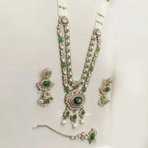 Alternative view of Layered Kundan Necklace with Maang Tikka, Green