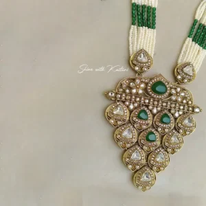 Green Long Necklace in Kundan & Pearls with Maang Tikka - Image 3