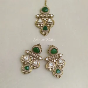 Green Long Necklace in Kundan & Pearls with Maang Tikka - Image 4